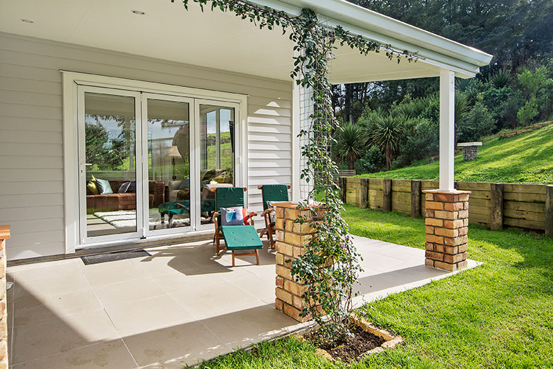 Brick half coloumns on colonial style home