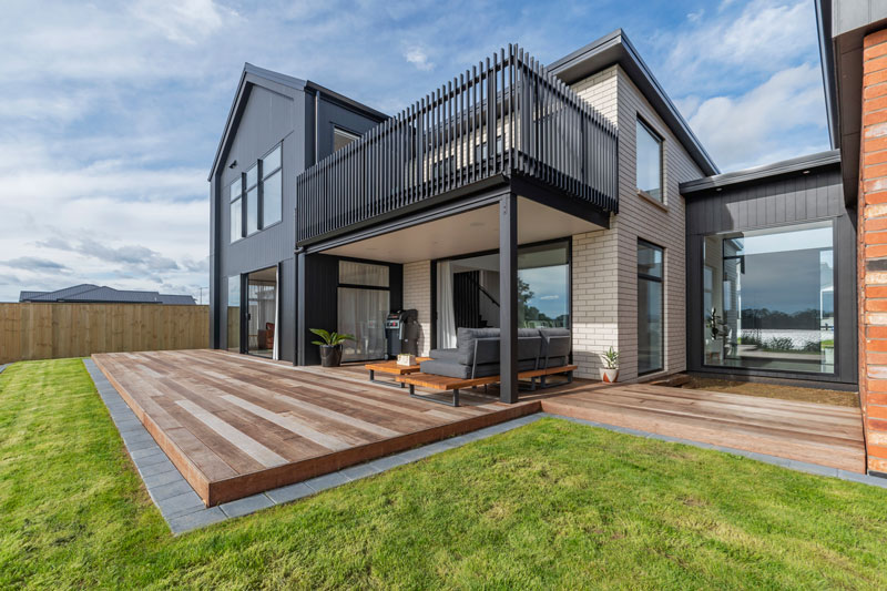 Back of designer home with Black Axon panel, white brick and Red recycled brick features